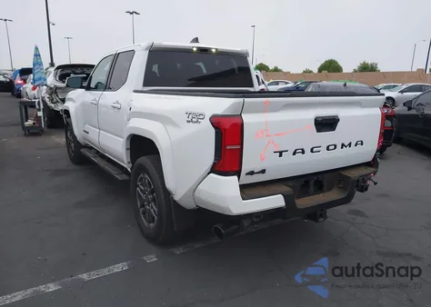 2024 Toyota Tacoma Double Cab/Sr5/Trd Sport/Trd Off Road/Ltd z USA, uszkodzony, nr VIN 3TMLB5JN8RM044773